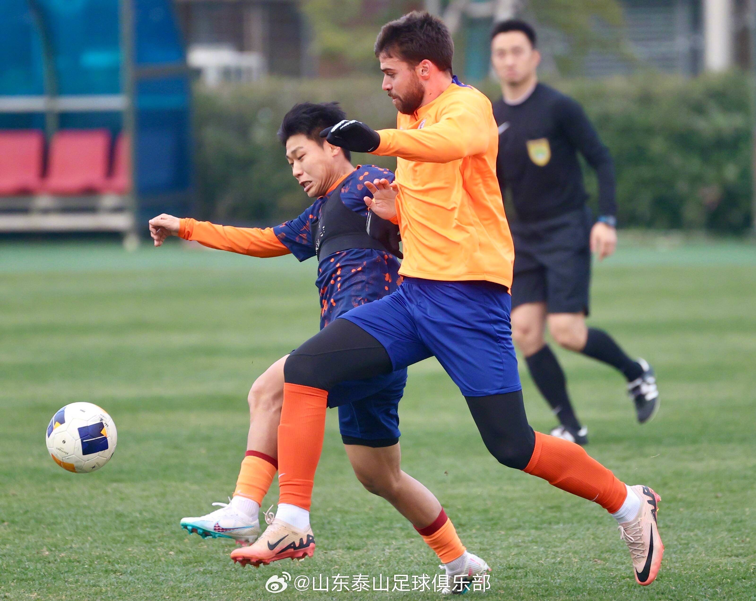 爱游戏体育官方网站清晨体能课后，山东泰山绝杀压哨备战NBA常规赛，球迷炸锅，训练强度明显提升的简单介绍