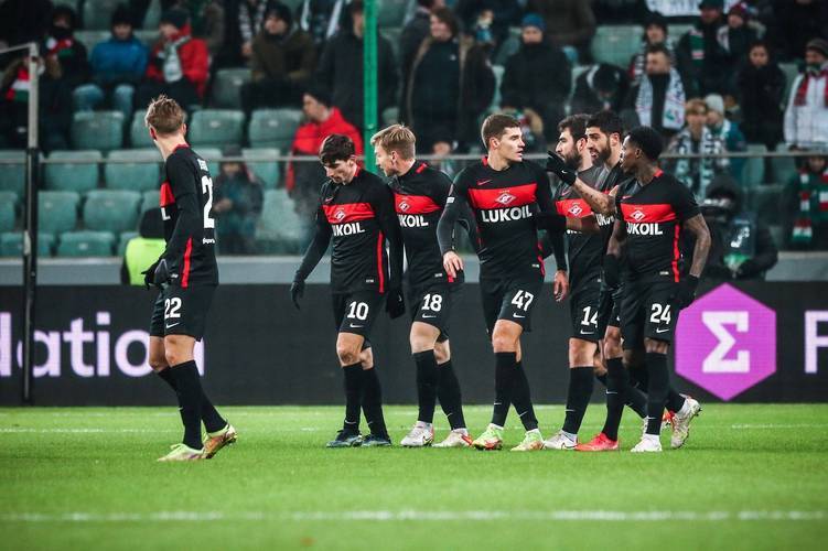 包含荷甲倒计时；费耶诺德今夜遗憾出局；细节引发关注；悬念犹存；心理建设被强调的词条