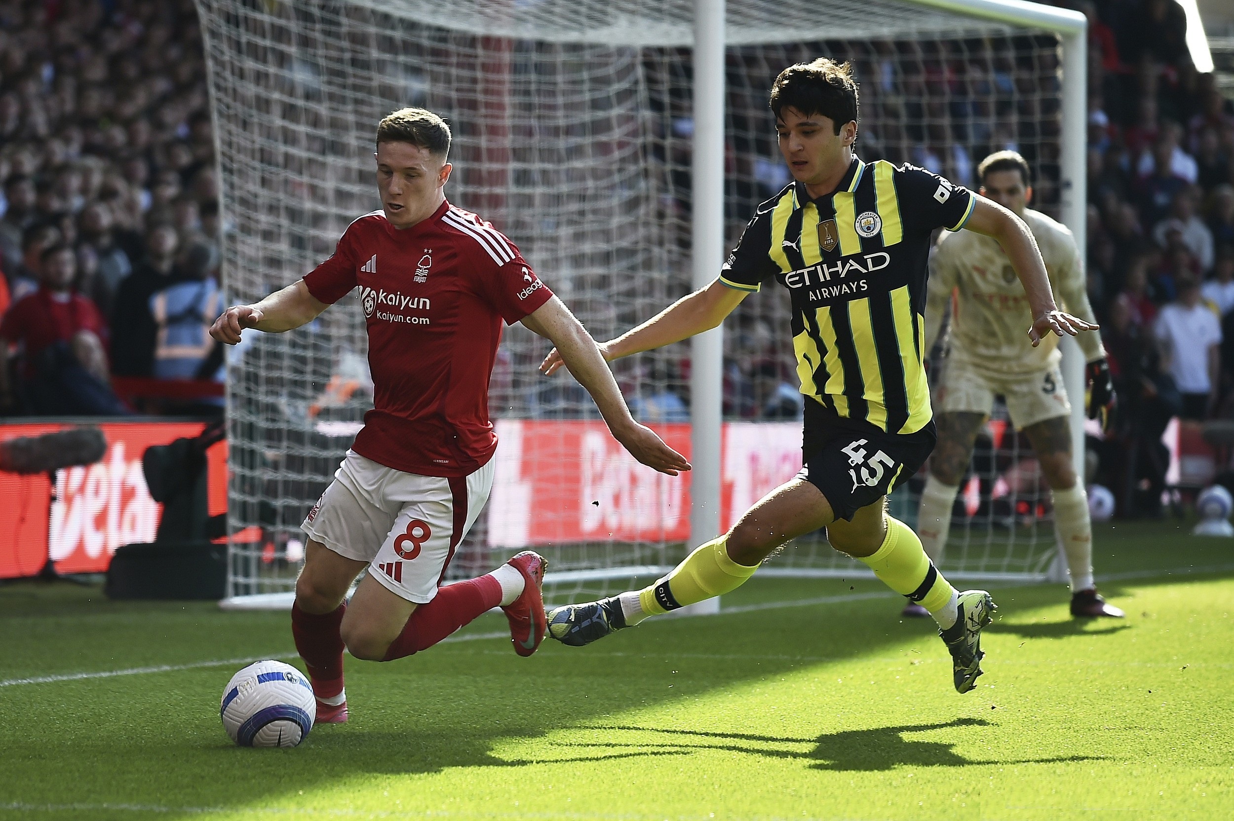 加时末段欧联传出新动向；曼城调整名单；管理层表态：赛场秩序良好；身体对抗强度拉满的简单介绍