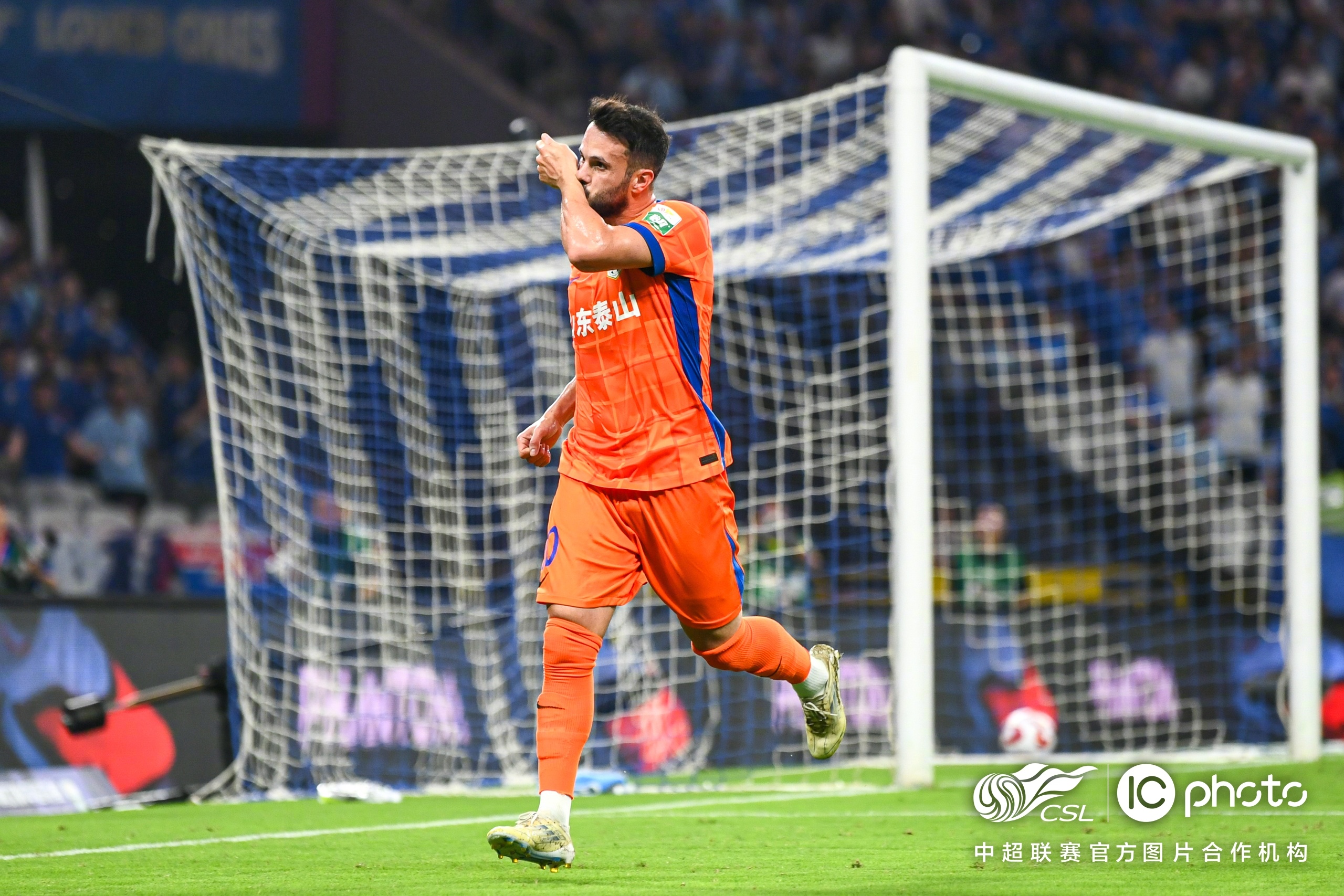 AYX Sports包含离谱！风云突变山东泰山加时末段强势反弹Ming在MAD比赛中挺进下一轮，风云突变罗马集结日官宣签约的词条